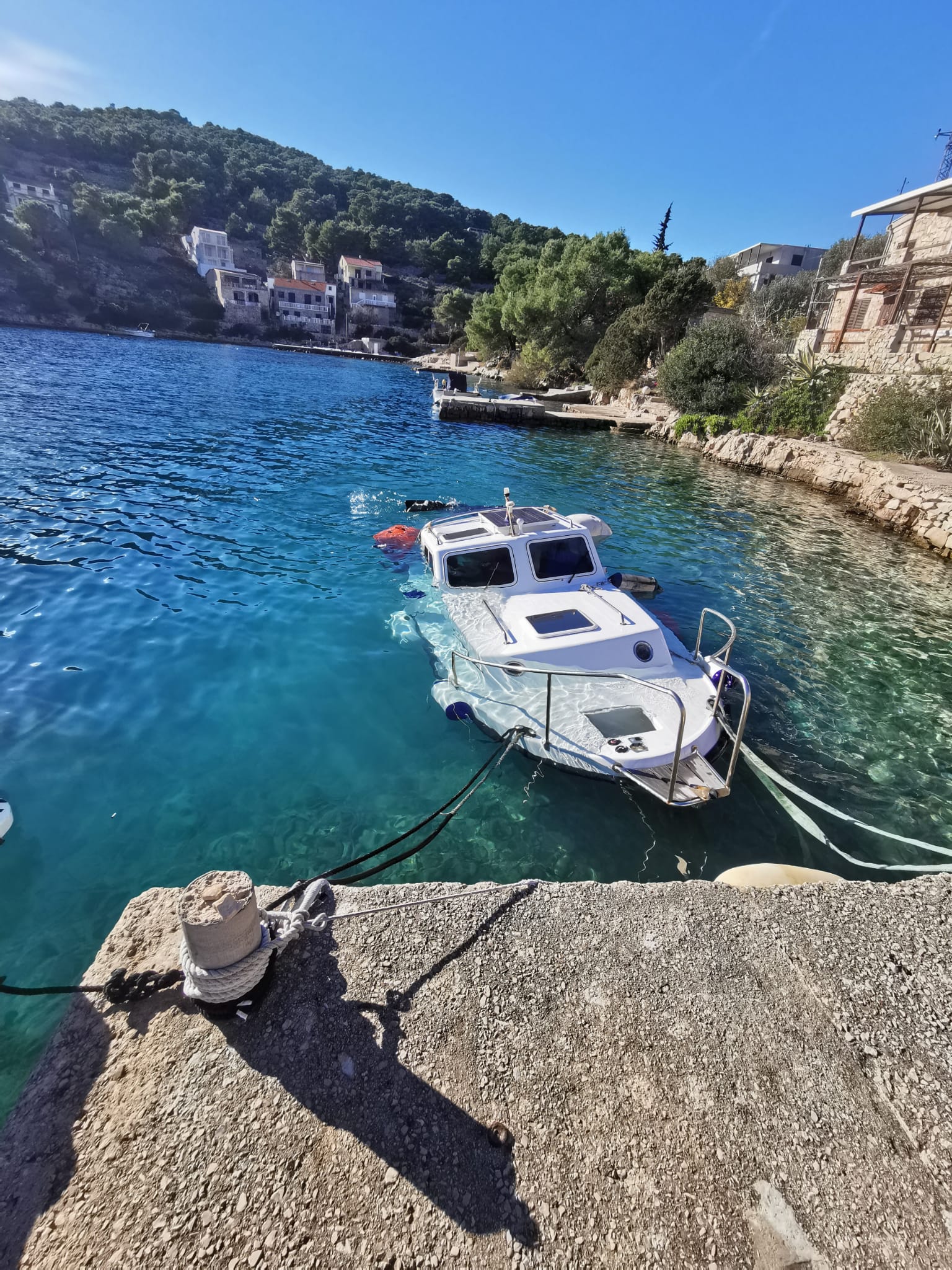 Galerija - Izvlaćenje broda s padobranom (1)